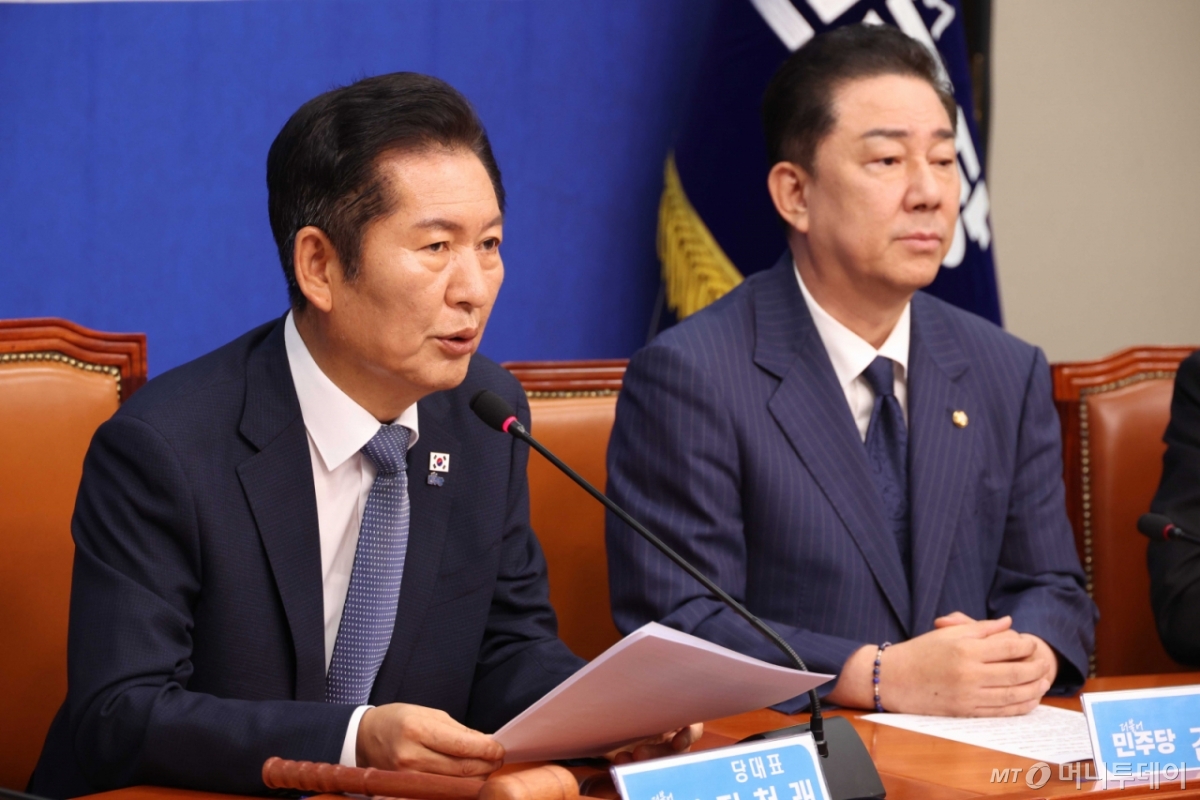 정청래 더불어민주당 대표가 15일 오전 서울 여의도 국회에서 열린 최고위원회의에서 발언을 하고 있다./사진=뉴시스