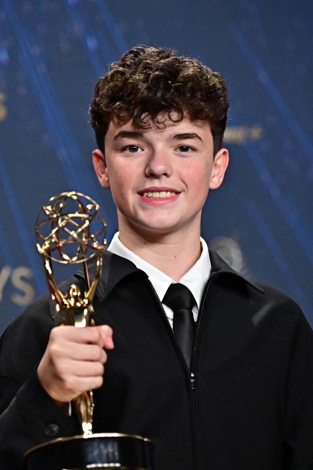 15일(한국시간) 미국 로스앤젤레스 피콕 시어터에서 진행된 제77회 에미상 시상식에서 TV 미니 시리즈·TV 영화 남우조연상 부문 수상자로호명된 '소년의 시간'의 오언 쿠퍼 /사진=/AFP=뉴스1