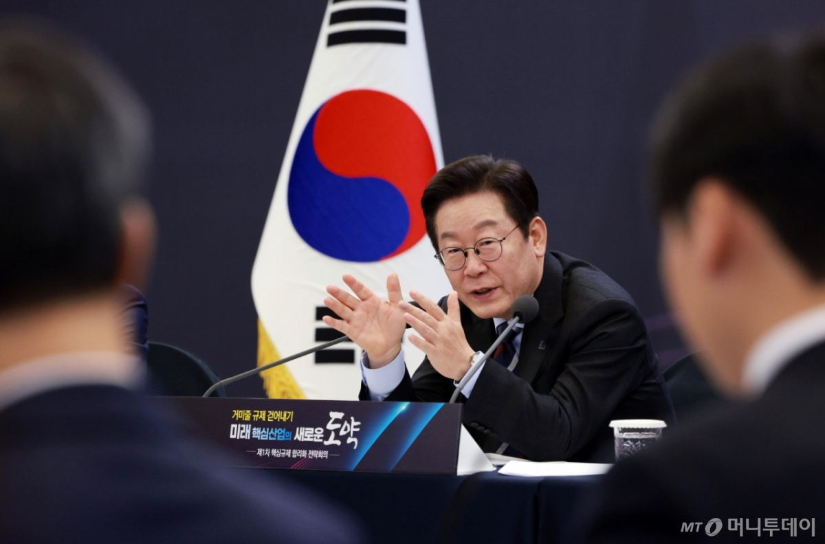 [서울=뉴시스] 고범준 기자 = 이재명 대통령이 15일 서울 성북구 한국과학기술연구원(KIST)에서 열린 제1차 핵심규제 합리화 전략회의에서 발언하고 있다. 2025.09.15. bjko@newsis.com /사진=고범준