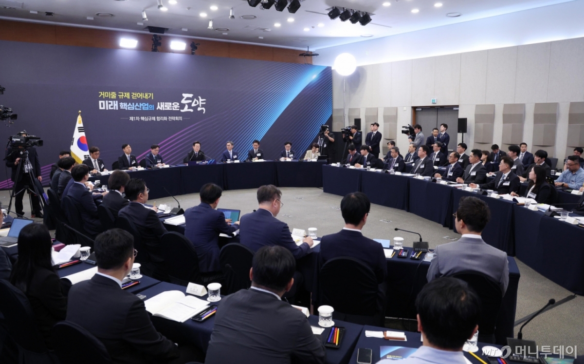 [서울=뉴시스] 고범준 기자 = 이재명 대통령이 15일 서울 성북구 한국과학기술연구원(KIST)에서 열린 제1차 핵심규제 합리화 전략회의에서 발언하고 있다. 2025.09.15. bjko@newsis.com /사진=고범준