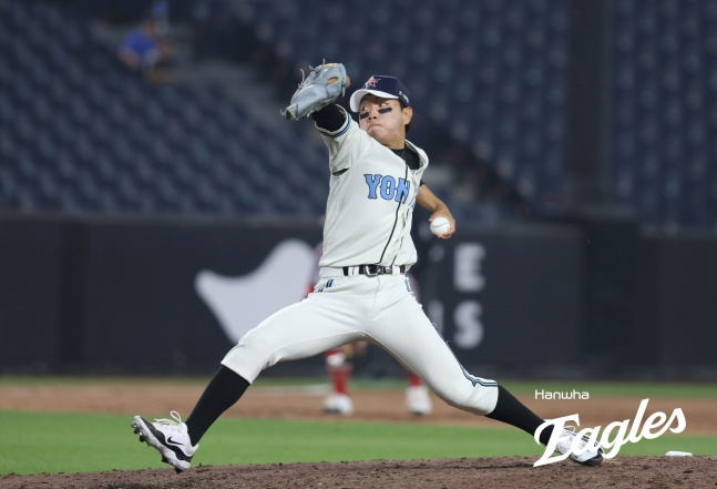 용인시 야구단 최요한이 지난 6월 열린 제3회 한화이글스배 고교-대학 올스타전에서 역투하고 있다. /사진=한화 이글스 제공