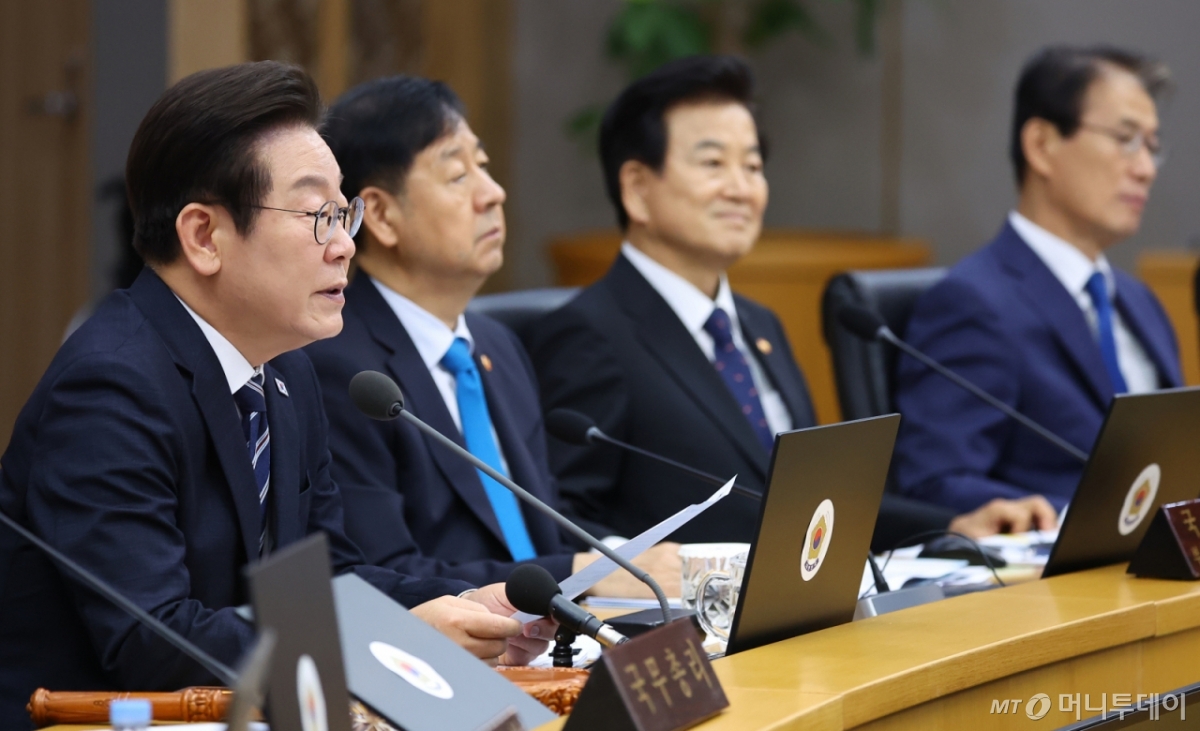 [세종=뉴시스] 고범준 기자 = 이재명 대통령이 16일 세종시 정부세종청사에서 열린 제42회 국무회의에서 발언하고 있다. (대통령실통신사진기자단) 2025.09.16. bjko@newsis.com /사진=