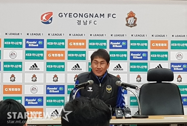 2019년 11월 30일 경남FC전을 앞뒀던 인천 유나이티드 감독 시절이었던 故유상철. /사진=박수진 기자