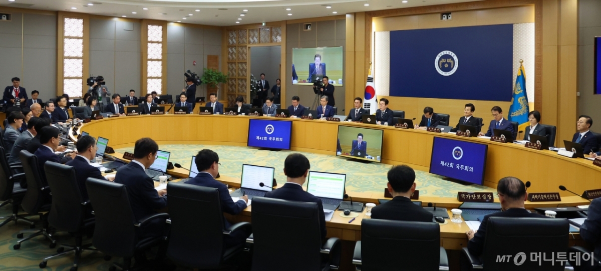 [세종=뉴시스] 고범준 기자 = 이재명 대통령이 16일 세종시 정부세종청사에서 열린 제42회 국무회의에서 발언하고 있다. (대통령실통신사진기자단) 2025.09.16. bjko@newsis.com /사진=