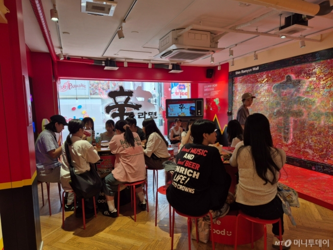 일본 도쿄 하라주쿠의 농심 '신라면 분식'./사진=유예림 기자