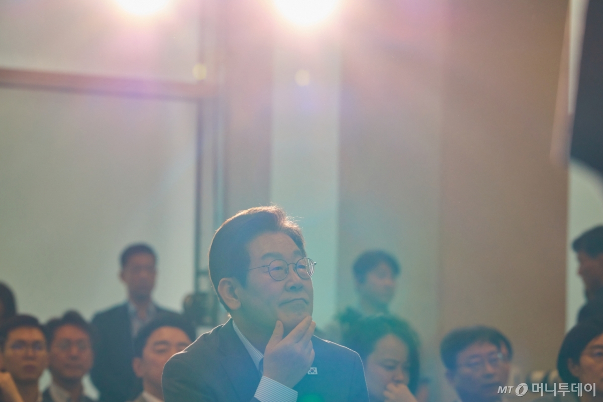 (서울=뉴스1) 이재명 기자 = 이재명 대통령이 지난 17일 경기도 성남시 스타트업 스퀘어에서 열린 청년 스타트업 상상콘서트에서 참석자의 발언을 듣고 있다. (이재명 대통령 SNS. 재판매 및 DB 금지)? 2025.9.18/뉴스1 Copyright © 뉴스1. All rights reserved. 무단 전재 및 재배포, AI학습 이용 금지. /사진=(서울=뉴스1) 이재명 기자