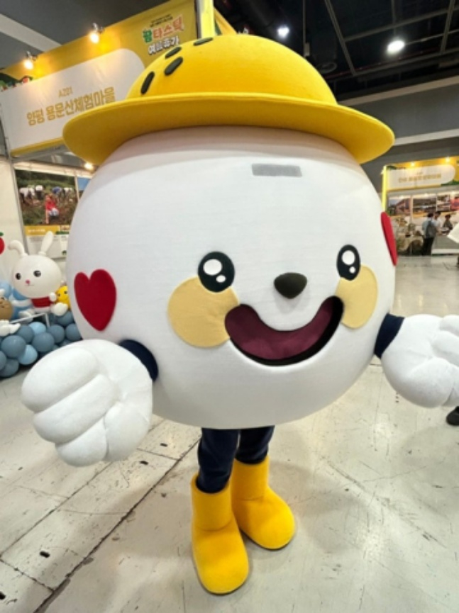 농림축산식품부 '웰촌'의 마스코트 촌식이. /사진=LG 트윈스 제공