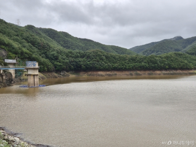 (강릉=뉴스1) 윤왕근 기자 = 20일 강원 강릉 오봉저수지 모습. 이날 오후 2시 35분까지 농촌용수 정보시스템에서 확인한 저수율은 42.6%다. 2025.9.20/뉴스1 Copyright (C) 뉴스1. All rights reserved. 무단 전재 및 재배포, AI학습 이용 금지. /사진=(강릉=뉴스1) 윤왕근 기자