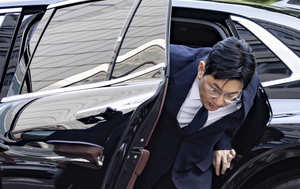 지난 15일 방시혁 하이브 의장이 서울 마포구 서울경찰청 광역수사단 금융범죄수사대에서 조사를 받기 위해 출석하는 중이다./사진=뉴시스.