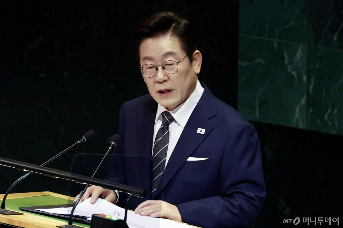 [뉴욕=뉴시스] 최동준 기자 = 이재명 대통령이 23일(현지 시간) 미국 뉴욕 유엔 본부에서 열린 제80차 유엔 총회에서 기조연설을 하고 있다. 2025.09.24. photocdj@newsis.com /사진=최동준