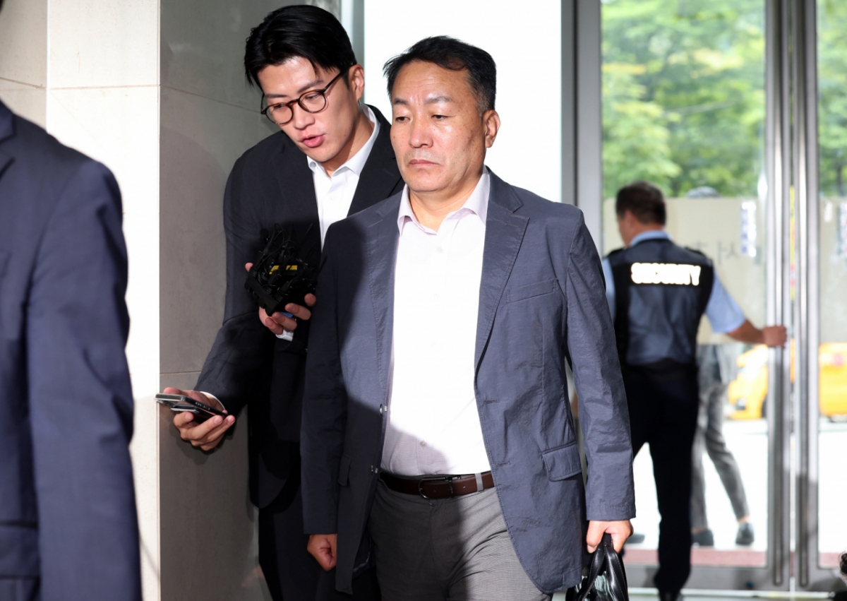 김계환 전 해병대 사령관이 24일 오전 서울 서초구 채 해병 특별검사팀 사무실에서 피의자 소환 조사를 받기 위해 출석하고 있다. 2025.09.24./사진=뉴시스