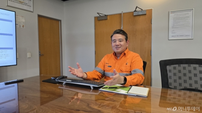 지난 12일 오후(현지시간) 호주 퀸즐랜드주 타운즈빌. 고려아연의 호주 계열사 '아크 에너지'(Ark Energy)의 최주원 대표. /사진=김도균