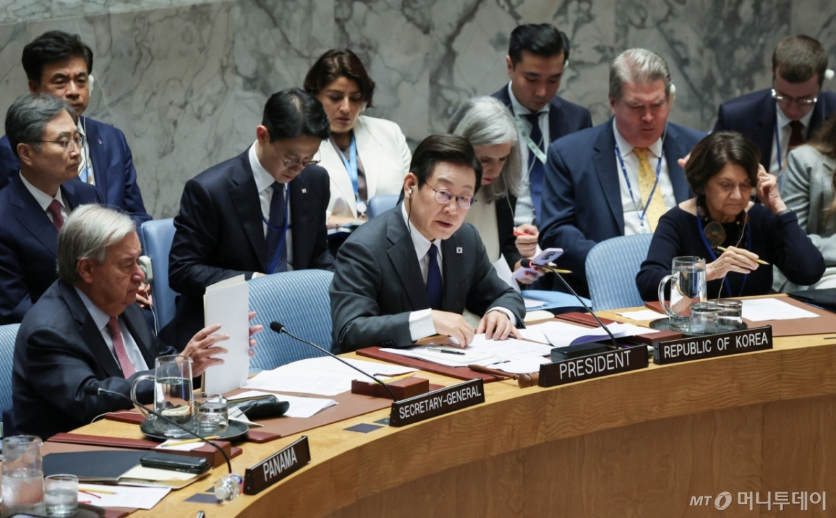 [뉴욕=뉴시스] 최동준 기자 = 이재명 대통령이 24일(현지 시간) 미국 뉴욕 유엔본부에서 안전보장이사회 의장 자격으로 공개 토의를 주재하고 있다. 2025.09.25. photocdj@newsis.com /사진=최동준