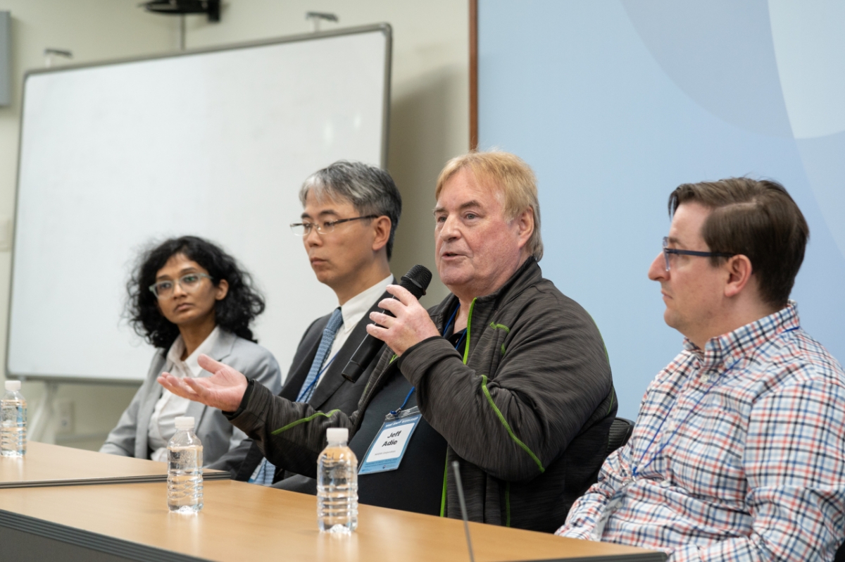 24일 기상청 국립기상과학원에서 제프 아디 엔비디아 수석엔지니어가 취재진의 질문에 답하고 있다./사진제공=기상청.