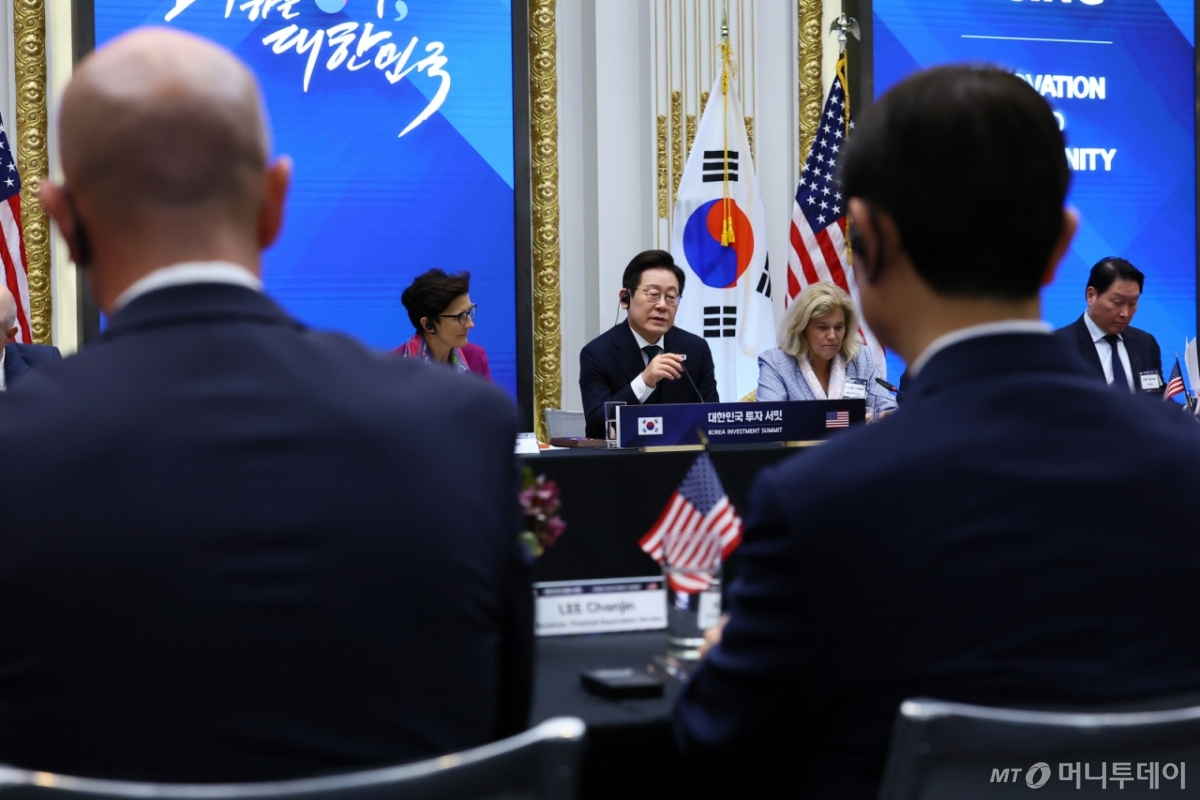 [뉴욕=뉴시스] 최동준 기자 = 이재명 대통령이 25일(현지 시간) 미국 뉴욕 증권거래소에서 열린 대한민국 투자 써밋에서 발언하고 있다. 2025.09.25. photocdj@newsis.com /사진=