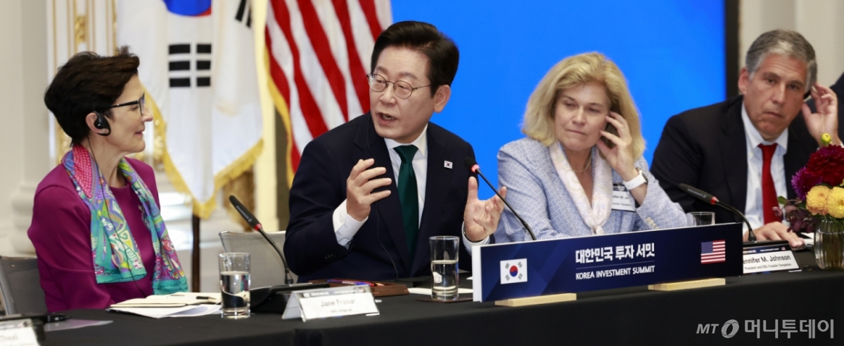 [뉴욕=뉴시스] 최동준 기자 = 이재명 대통령이 25일(현지 시간) 미국 뉴욕 증권거래소에서 열린 대한민국 투자 써밋에서 발언하고 있다. 2025.09.25. photocdj@newsis.com /사진=최동준