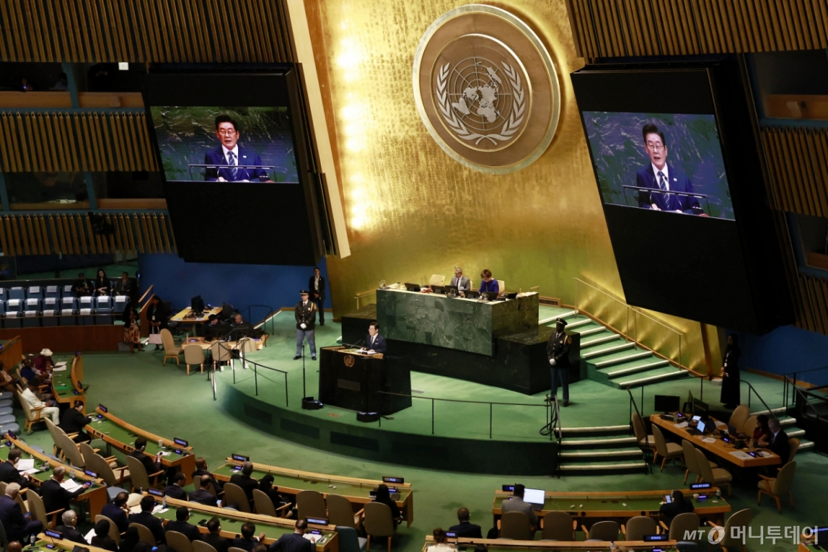 [뉴욕=뉴시스] 최동준 기자 = 이재명 대통령이 23일(현지 시간) 미국 뉴욕 유엔 본부에서 열린 제80차 유엔 총회에서 기조연설을 하고 있다. 2025.09.24. photocdj@newsis.com /사진=최동준