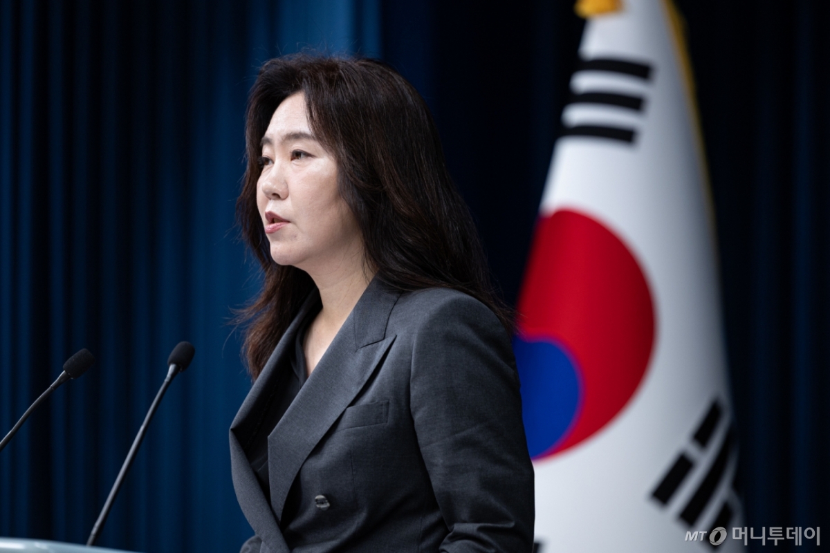 (서울=뉴스1) 이재명 기자 = 강유정 대통령실 대변인이 28일 서울 용산 대통령실 청사에서 국가정보자원관리원 화재 관련 브리핑을 하고 있다. 2025.9.28/뉴스1 Copyright © 뉴스1. All rights reserved. 무단 전재 및 재배포, AI학습 이용 금지. /사진=(서울=뉴스1) 이재명 기자