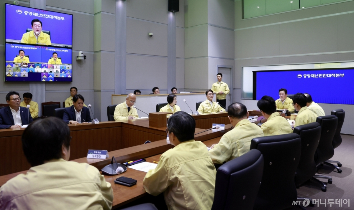 [서울=뉴시스] 최동준 기자 = 이재명 대통령이 28일 서울 종로구 정부서울청사 중앙재난상황실에서 열린 국가정보자원관리원 화재 관련 중앙재난안전대책본부 회의에서 발언하고 있다. 2025.09.28. photocdj@newsis.com /사진=최동준