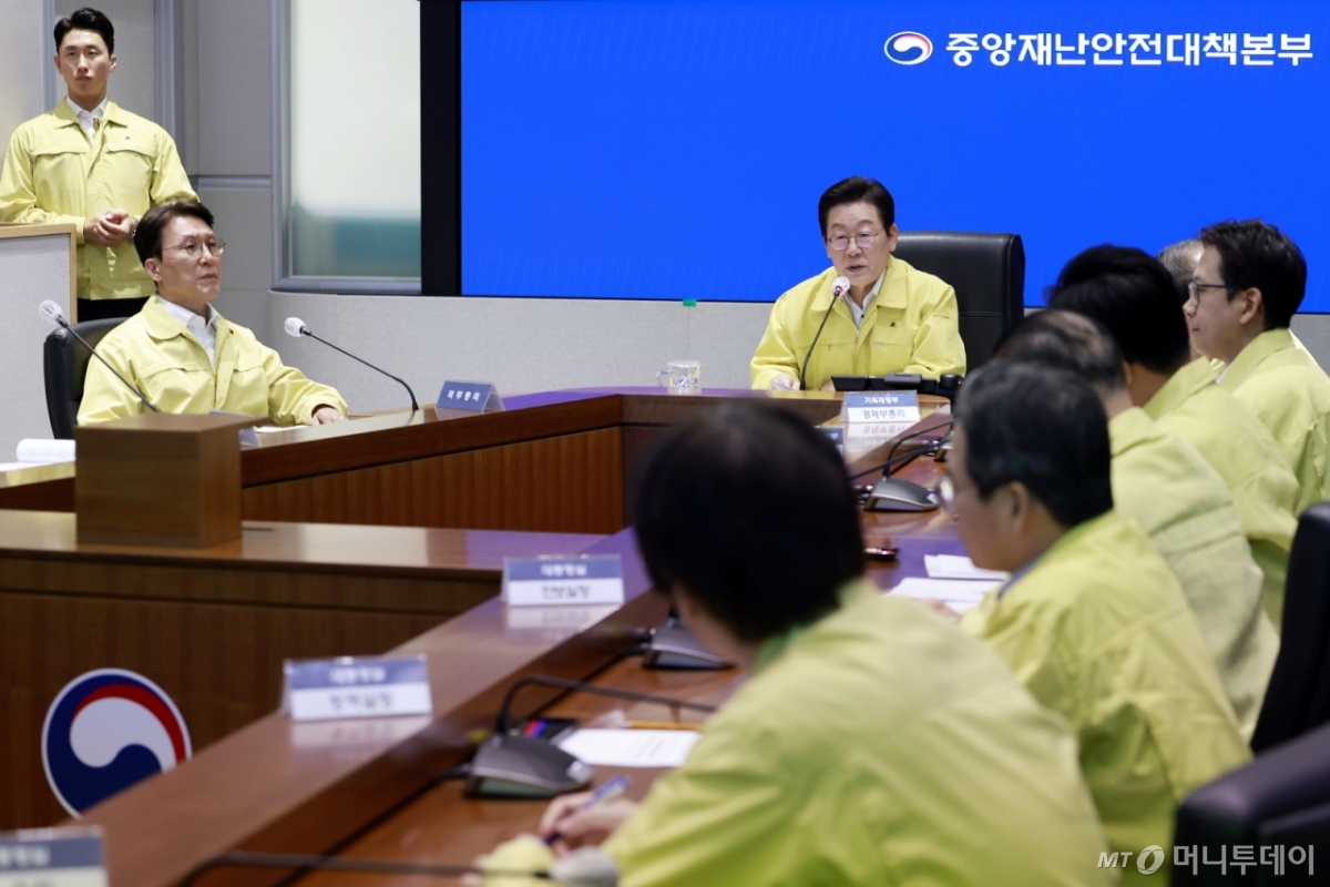 [서울=뉴시스] 최동준 기자 = 이재명 대통령이 28일 서울 종로구 정부서울청사 중앙재난상황실에서 열린 국가정보자원관리원 화재 관련 중앙재난안전대책본부 회의에서 발언하고 있다. 2025.09.28. photocdj@newsis.com /사진=최동준