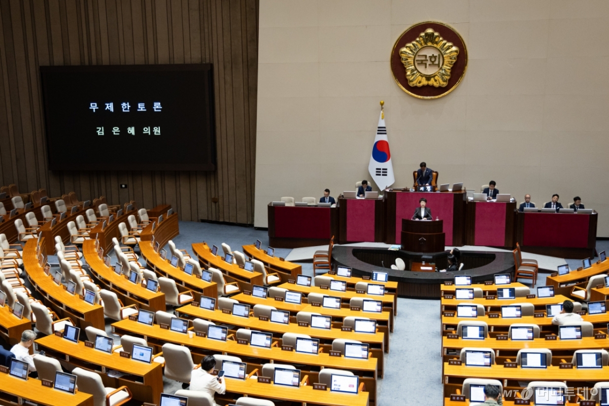 (서울=뉴스1) 유승관 기자 = 김은혜 국민의힘 의원이 28일 서울 여의도 국회에서 열린 제429회 국회(정기회) 제9차 본회의에서 국회에서의 증언·감정 등에 관한 법률 일부개정법률안(대안)에 대한 무제한토론(필리버스터)을 하고 있다. 2025.9.28/뉴스1 Copyright © 뉴스1. All rights reserved. 무단 전재 및 재배포, AI학습 이용 금지. /사진=(서울=뉴스1) 유승관 기자