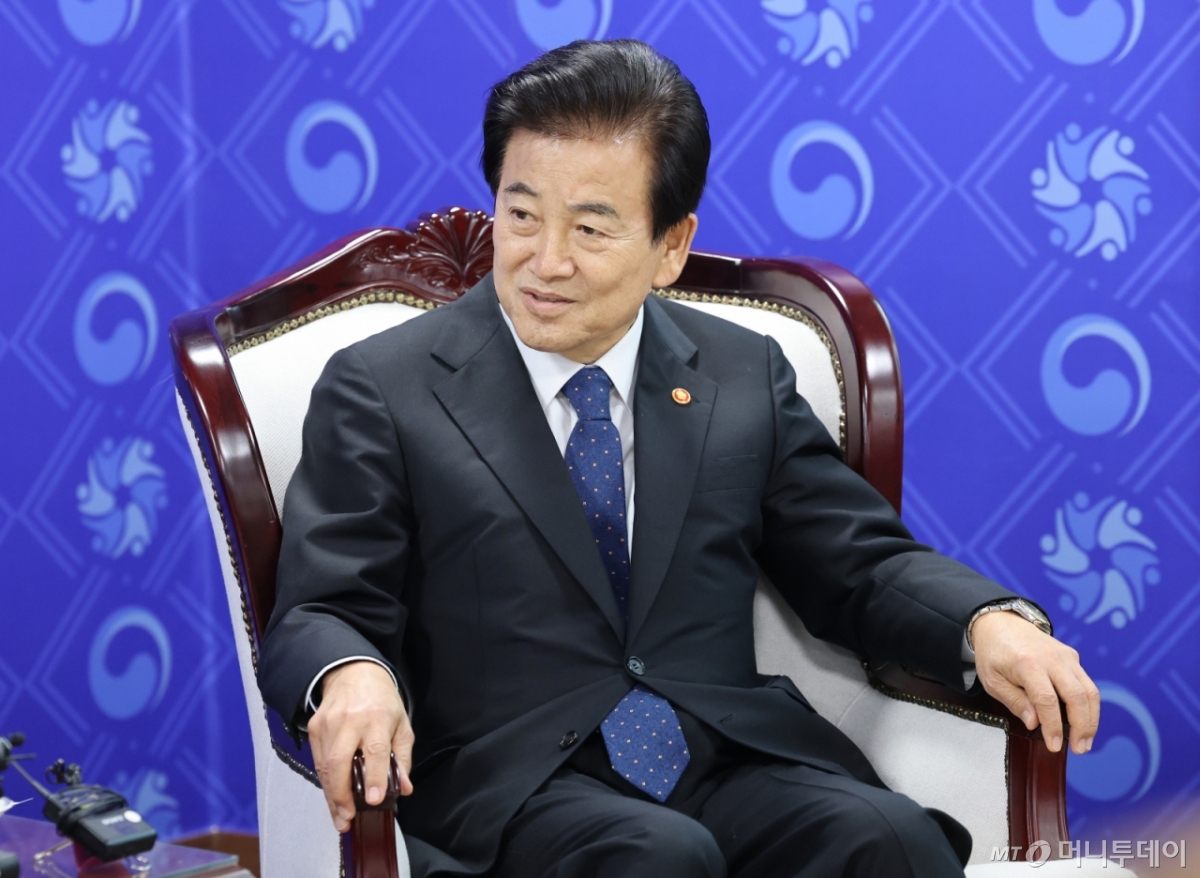 (서울=뉴스1) 임세영 기자 = 정동영 통일부 장관이 22일 서울 종로구 정부서울청사에서 현정은 현대그룹 회장을 만나 이야기를 나누고 있다. 2025.9.22/뉴스1 Copyright © 뉴스1. All rights reserved. 무단 전재 및 재배포, AI학습 이용 금지