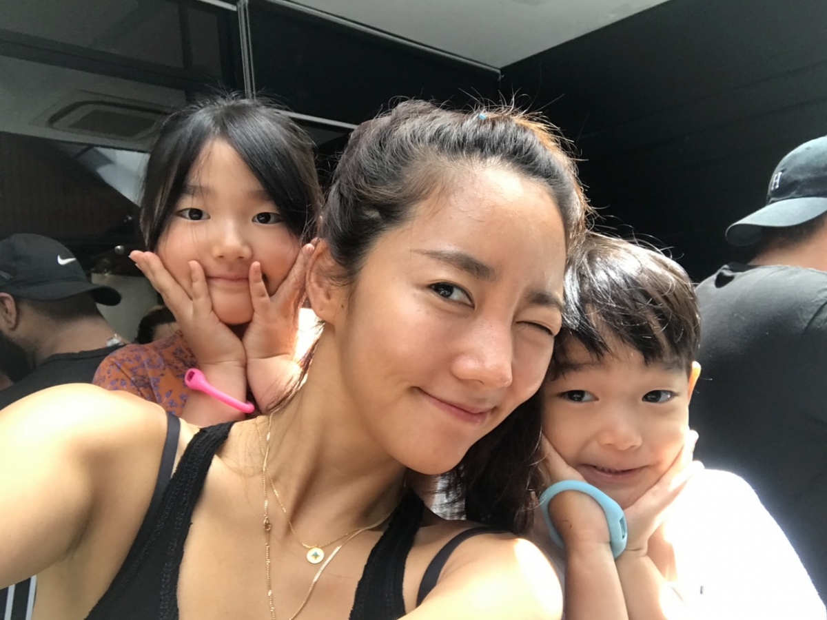 이범수와 이혼 소송 중인 이윤진이 의미심장한 글을 SNS에 남겼다. /사진=인스타그램 갈무리