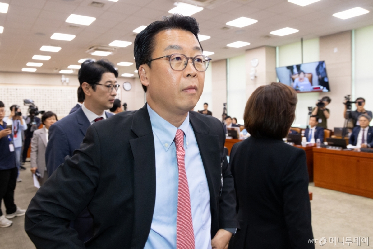 (서울=뉴스1) 이승배 기자 = 30일 서울 여의도 국회에서 열린 제429회국회(정기회) 법제사법위원회 제7차 전체회의에서 곽규택 국민의힘 의원이 대법원 현장 국정감사 안건에 대해 항의하며 퇴장하고 있다. 2025.9.30/뉴스1 Copyright © 뉴스1. All rights reserved. 무단 전재 및 재배포, AI학습 이용 금지. /사진=(서울=뉴스1) 이승배 기자