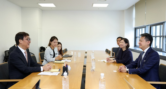 최휘영(맨 왼쪽) 문화체육관광부 장관과 다렌 탕(맨 오른쪽) 세계지식재산기구(WIPO) 사무총장. /사진=문체부