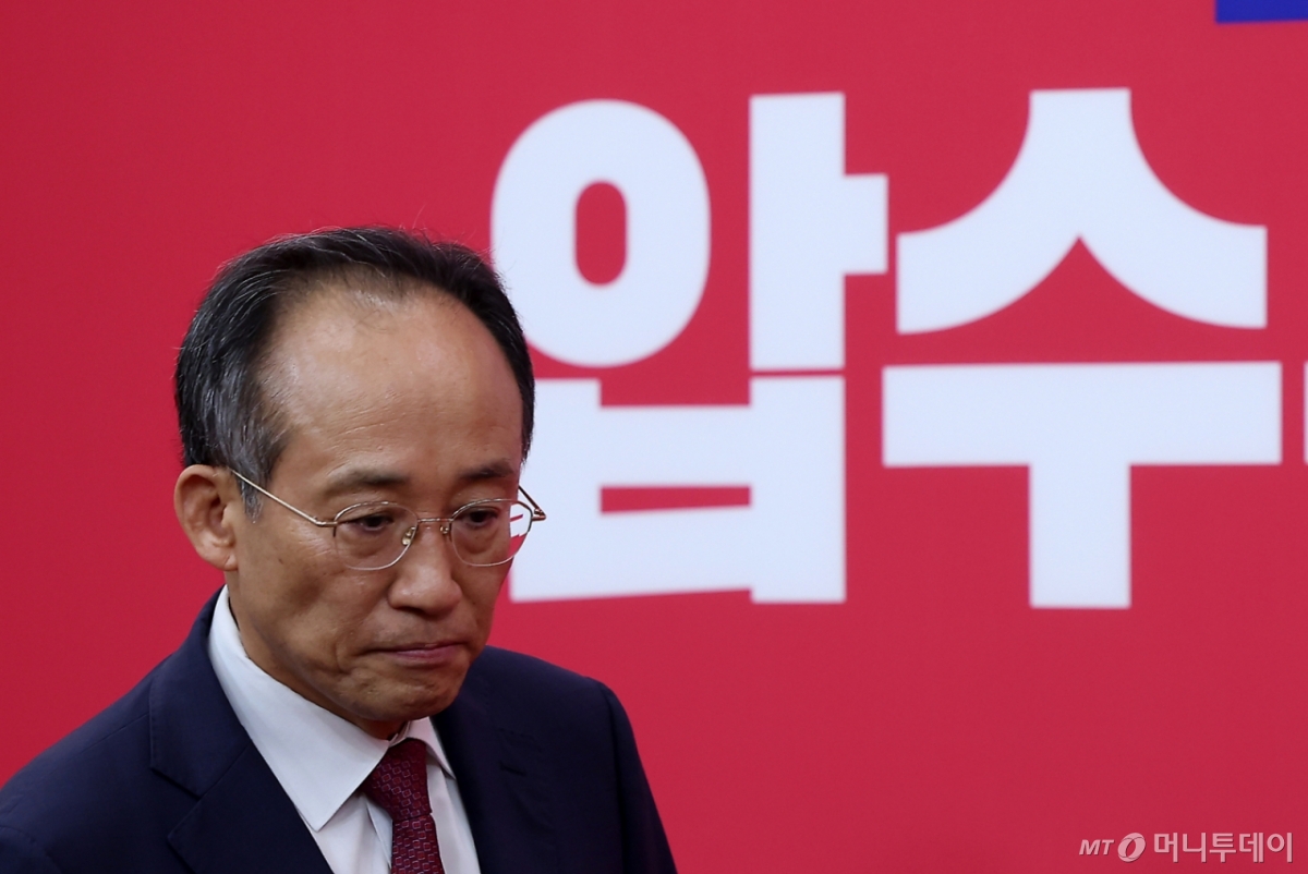 [서울=뉴시스] 김명년 기자 = 추경호 국민의힘 전 원내대표가 4일 오후 서울 여의도 국회에서 열린 계엄당시 상황 관련 기자간담회에 입장하고 있다. 2025.09.04. kmn@newsis.com /사진=김명년