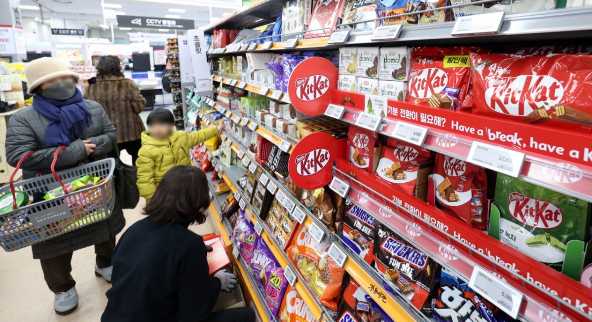 지난 2월17일 서울 소재 한 유통매장에서 초콜릿 제품이 판매되고 있다. /사진=뉴시스.