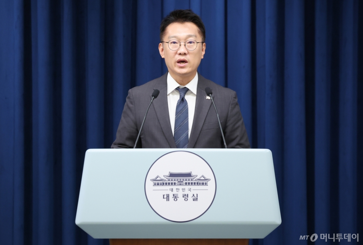 (서울=뉴스1) 허경 기자 = 김남준 대통령실 대변인이 1일 서울 용산 대통령실 청사에서 국군의날 행사 및 기념오찬 관련 브리핑을 하고 있다. 2025.10.1/뉴스1  Copyright © 뉴스1. All rights reserved. 무단 전재 및 재배포,  AI학습 이용 금지. /사진=(서울=뉴스1) 허경 기자