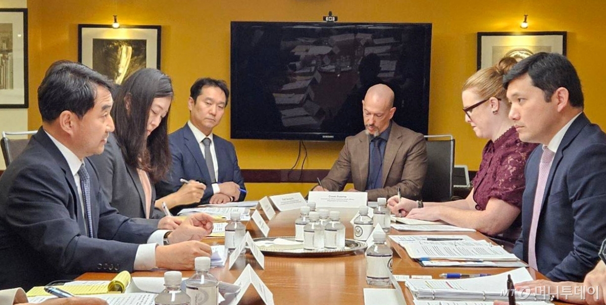 [서울=뉴시스] 추상철 기자 = 한미 양국 정부대표단이 30일(현지 시간) 미국 워싱턴 D.C.에서 미국 비자제도 개선 등을 논의하기 위한 '한-미 상용방문 및 비자 워킹그룹'을 출범, 1차 협의를 하고 있다. (사진= 외교부 제공) 2025.10.01. photo@newsis.com *재판매 및 DB 금지