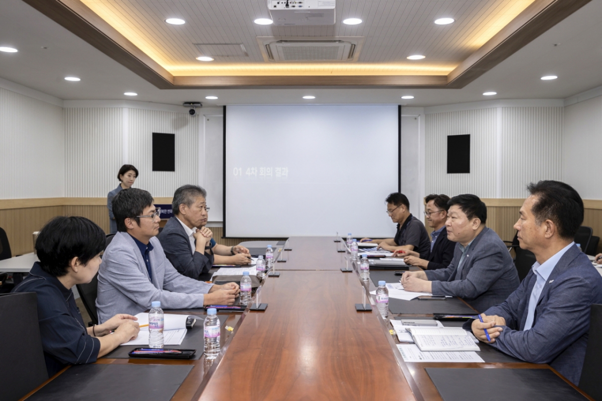 박승삼 부시장이 참석한 하수관로정비 BTL 민관공동조사단 회의 모습./사진제공=시흥시