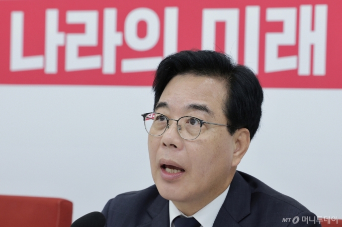 (서울=뉴스1) 신웅수 기자 = 송언석 국민의힘 원내대표가 2일 서울 여의도 국회에서 현안 관련 기자간담회를 하고 있다. 2025.10.2/뉴스1  Copyright (C) 뉴스1. All rights reserved. 무단 전재 및 재배포,  AI학습 이용 금지. /사진=(서울=뉴스1) 신웅수 기자