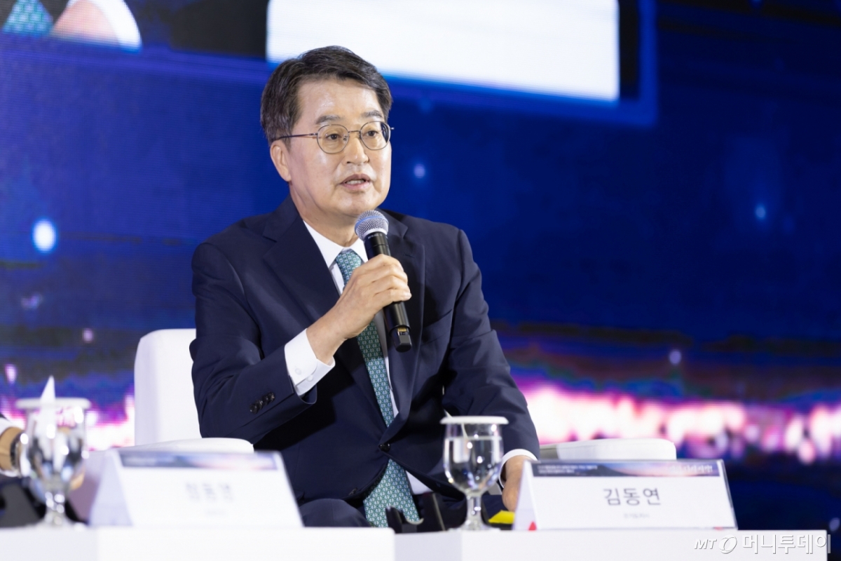 (서울=뉴스1) = 김동연 경기도지사가 19일 경기 파주시 캠프 그리브스에서 열린 9.19 평양공동선언 7주년 기념 토론회에서 발언하고 있다. (통일부 제공. 재판매 및 DB 금지) 2025.9.19/뉴스1 Copyright © 뉴스1. All rights reserved. 무단 전재 및 재배포, AI학습 이용 금지. /사진=(서울=뉴스1)