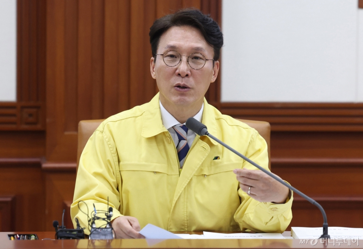 김민석 국무총리가 2일 오후 서울 종로구 정부서울청사에서 열린 중앙안전관리위원회에서 발언을 하고 있다. /사진=뉴시스