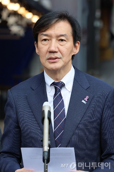 (서울=뉴스1) 황기선 기자 = 조국 조국혁신당 비상대책위원장이 1일 오전 서울 용산구 이태원 '10·29 기억과 안전의 길'에서 헌화를 마치고 발언을 하고 있다. 2025.10.1/뉴스1 Copyright © 뉴스1. All rights reserved. 무단 전재 및 재배포, AI학습 이용 금지. /사진=(서울=뉴스1) 황기선 기자