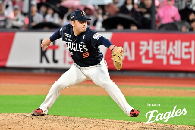 3일 KT전서 불펜으로 등판한 강재민. /사진=한화 이글스