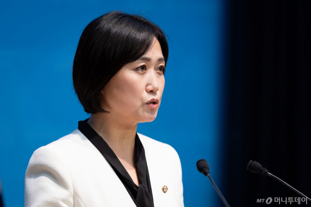 (서울=뉴스1) 유승관 기자 = 백승아 더불어민주당 원내대변인이 19일 서울 여의도 국회 소통관에서 브리핑하고 있다. 2025.9.19/뉴스1 Copyright © 뉴스1. All rights reserved. 무단 전재 및 재배포, AI학습 이용 금지. /사진=(서울=뉴스1) 유승관 기자