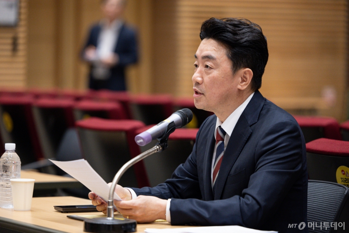 (서울=뉴스1) 이재명 기자 = 강훈식 대통령 비서실장이 28일 서울 용산 대통령실 청사에서 열린 기자간담회에서 발언을 하고 있다. 2025.8.28/뉴스1  Copyright © 뉴스1. All rights reserved. 무단 전재 및 재배포,  AI학습 이용 금지. /사진=(서울=뉴스1) 이재명 기자