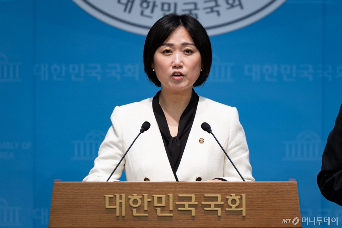 (서울=뉴스1) 유승관 기자 = 백승아 더불어민주당 원내대변인이 19일 서울 여의도 국회 소통관에서 브리핑하고 있다. 2025.9.19/뉴스1 Copyright © 뉴스1. All rights reserved. 무단 전재 및 재배포, AI학습 이용 금지. /사진=(서울=뉴스1) 유승관 기자