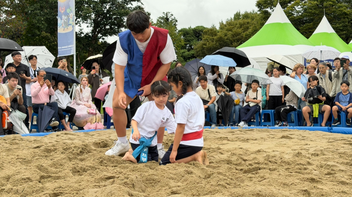 '한가위배 씨름대회' 초등 여자부 경기사진. /사진=대한씨름협회 제공