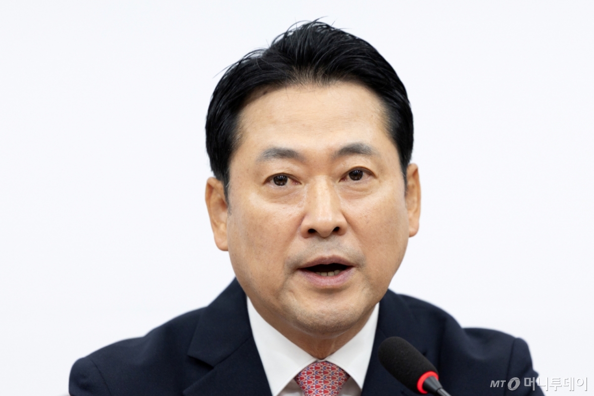 (서울=뉴스1) 이승배 기자 = 장동혁 국민의힘 대표가 9일 서울 여의도 국회에서 열린 최고위원회의에서 모두발언하고 있다. 2025.10.9/뉴스1  Copyright © 뉴스1. All rights reserved. 무단 전재 및 재배포,  AI학습 이용 금지. /사진=(서울=뉴스1) 이승배 기자