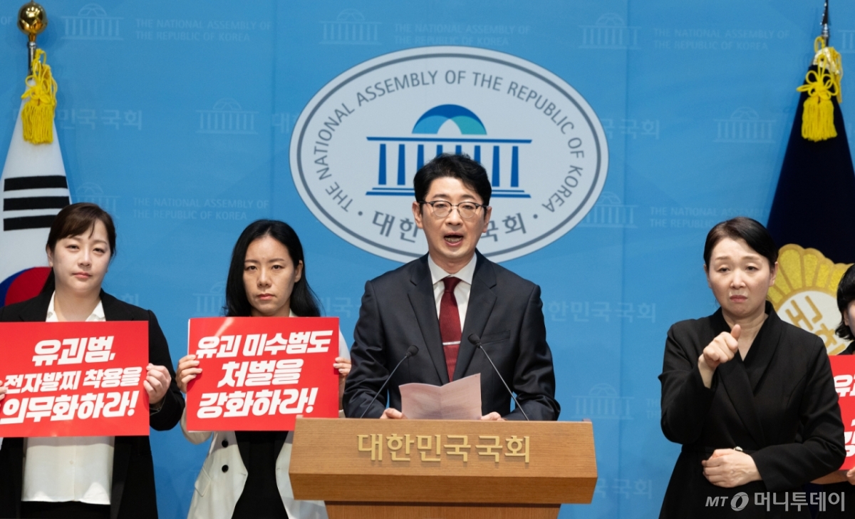 (서울=뉴스1) 이승배 기자 = 주진우 국민의힘 의원이 18일 서울 여의도 국회 소통관에서 '유괴방지 3법' 발의 기자회견을 하고 있다. 2025.9.18/뉴스1 Copyright © 뉴스1. All rights reserved. 무단 전재 및 재배포, AI학습 이용 금지. /사진=(서울=뉴스1) 이승배 기자