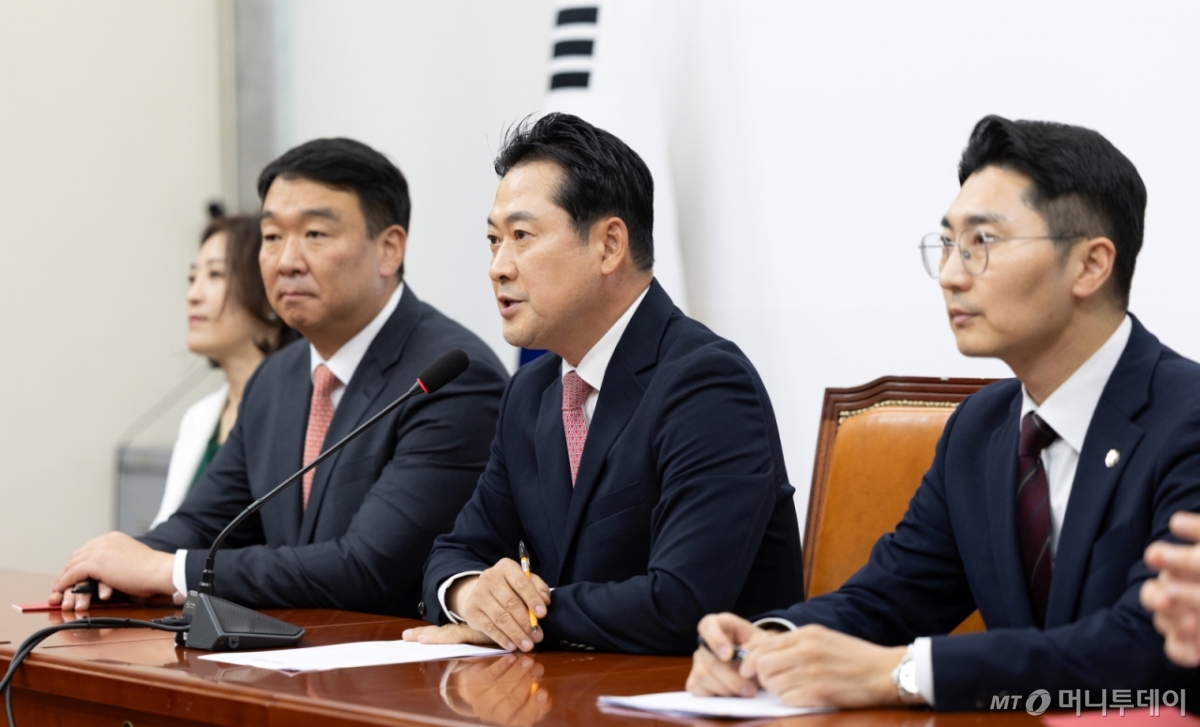 (서울=뉴스1) 이승배 기자 = 장동혁 국민의힘 대표가 9일 서울 여의도 국회에서 열린 기자간담회에서 모두발언하고 있다. 2025.10.9/뉴스1 Copyright © 뉴스1. All rights reserved. 무단 전재 및 재배포, AI학습 이용 금지. /사진=(서울=뉴스1) 이승배 기자