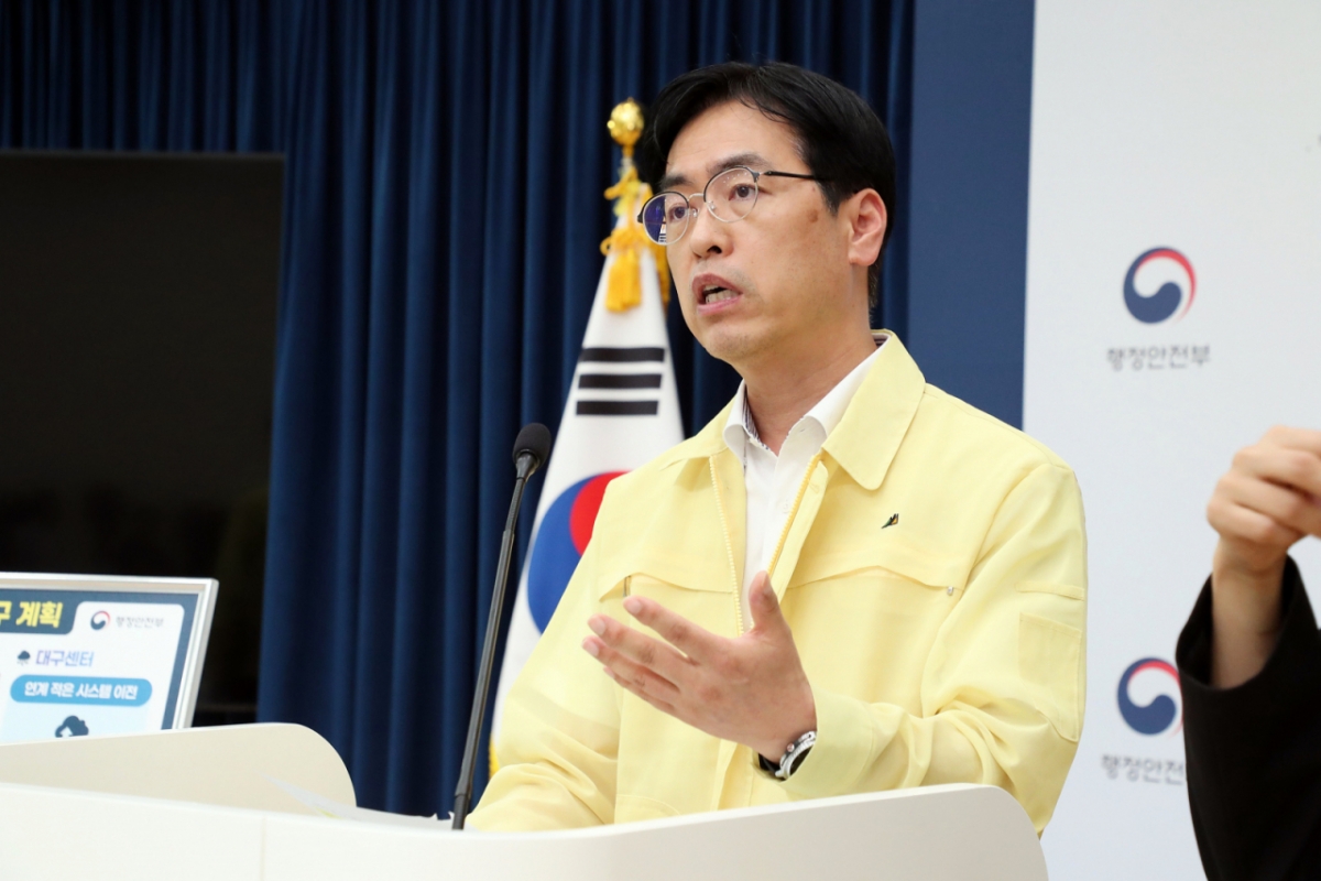 김민재 중앙재난안전대책본부 제1차장이 9일 오후 세종시 도움로 정부세종청사 중앙동 브리핑실에서 국가정보자원관리원 행정정보시스템 화재 관련 중대본 브리핑을 하고 있다. 사진 제공=행정안전부