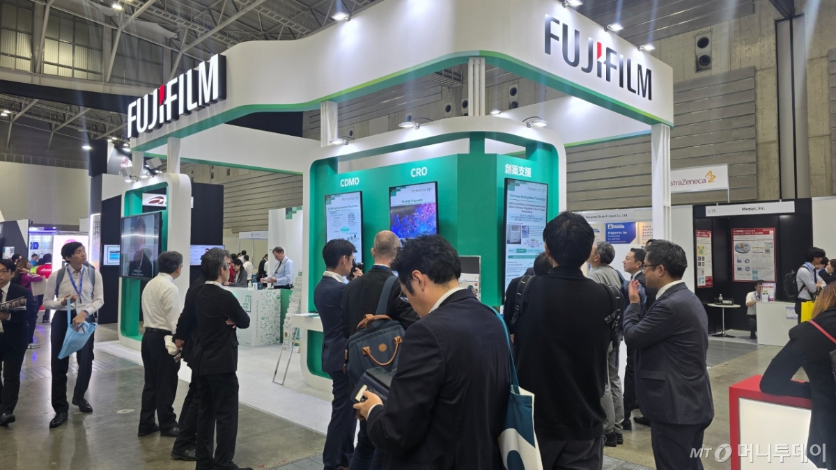 8~10일 일본 요코하마 파시피코 컨벤션센터에서 열린 '바이오 재팬(BIO JAPAN) 2025' 현장에 설치된 일본 후지필름 바이오테크놀로지스 부스. /사진=홍효진 기자