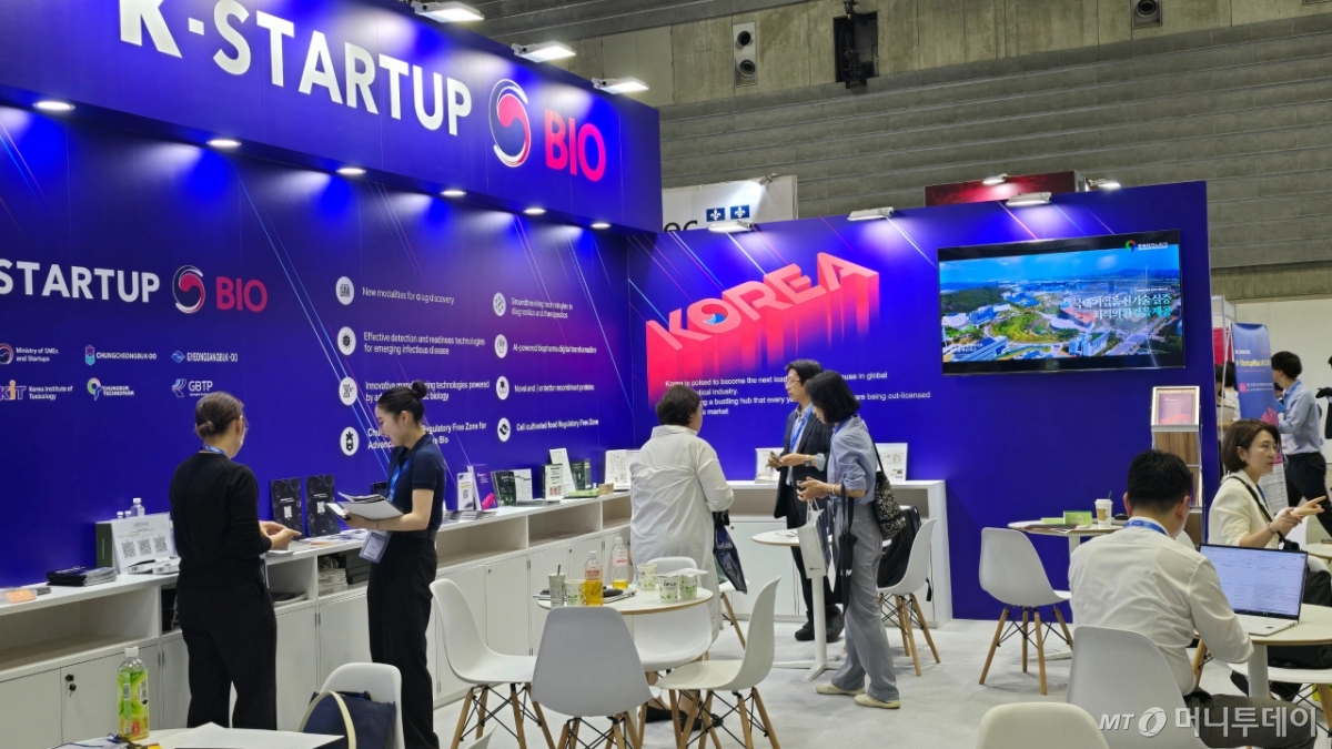 8~10일 일본 요코하마 파시피코 컨벤션센터에서 열린 '바이오 재팬(BIO JAPAN) 2025' 현장에 설치된 K-스타트업 바이오 부스. /사진=홍효진 기자