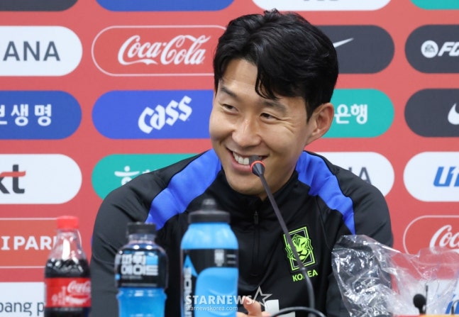 기자회견에 참석한 손흥민의 모습. /사진=김진경 대기자